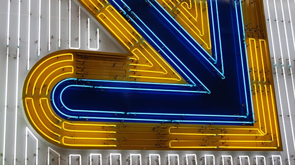 Blue and yellow arrow light Blue and yellow arrow light