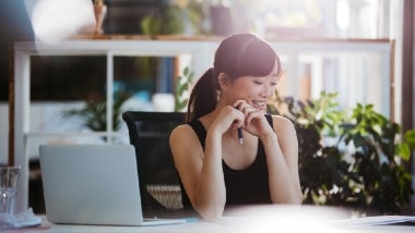 womensittingatdesk